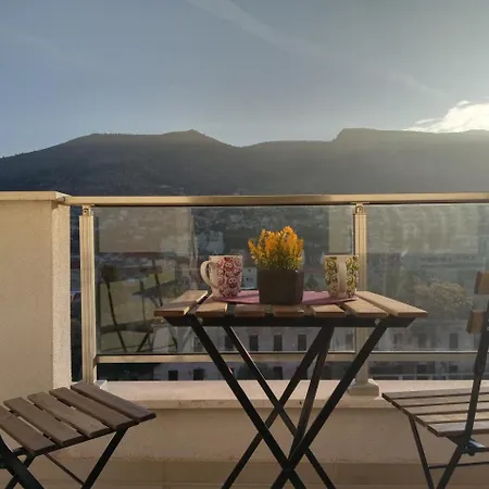 Lemon Apartment *